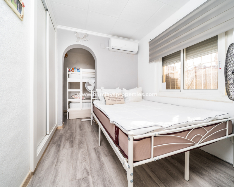 Resale - Freistendhe Villa - Urb. La Marina