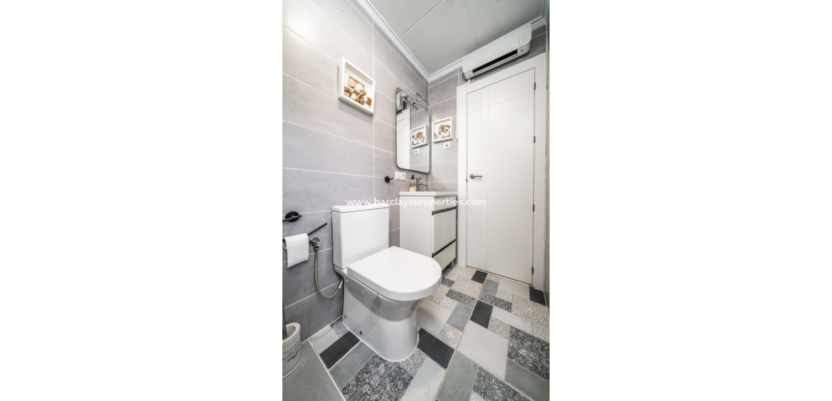 Resale - Freistendhe Villa - Urb. La Marina