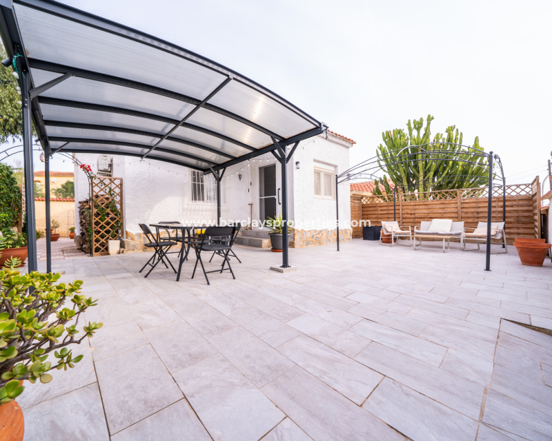 Resale - Freistendhe Villa - Urb. La Marina