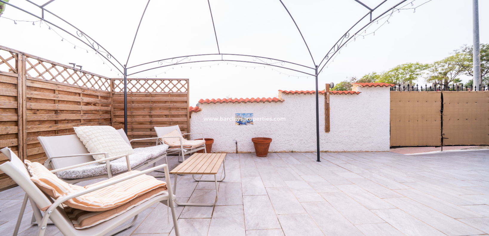 Resale - Freistendhe Villa - Urb. La Marina