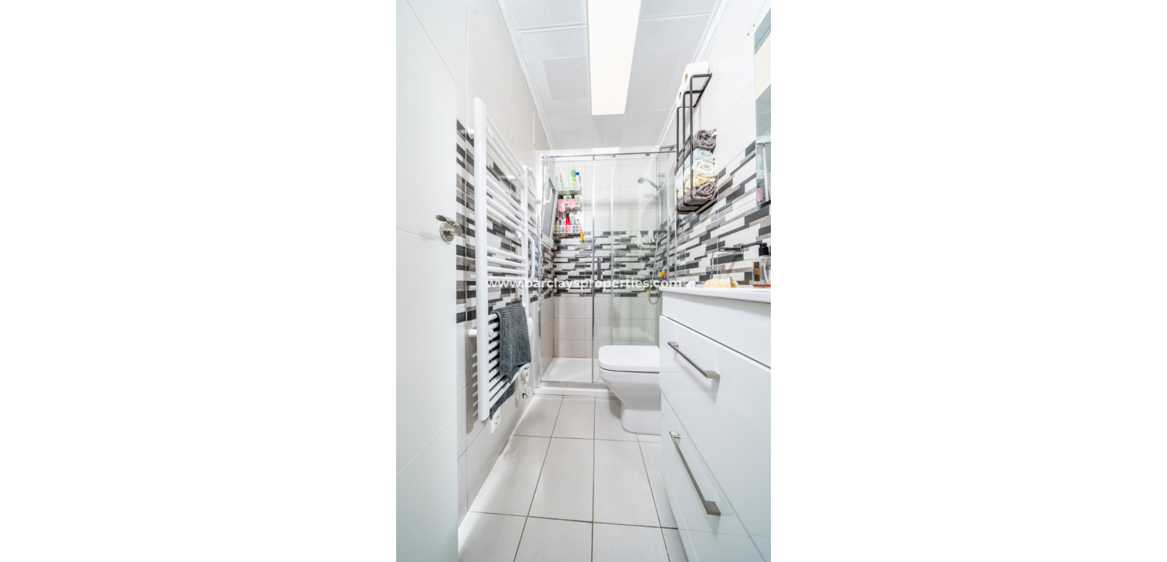 Resale - Freistendhe Villa - Urb. La Marina