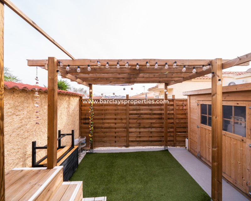 Resale - Freistendhe Villa - Urb. La Marina