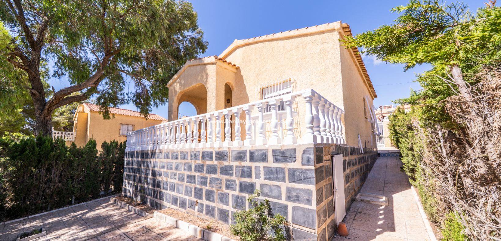 Resale - Freistendhe Villa - Urb. La Marina