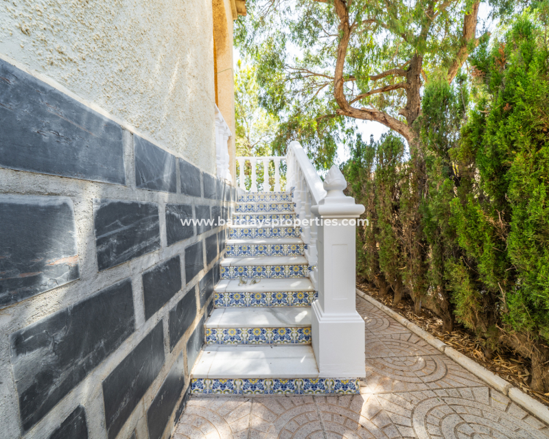 Resale - Freistendhe Villa - Urb. La Marina