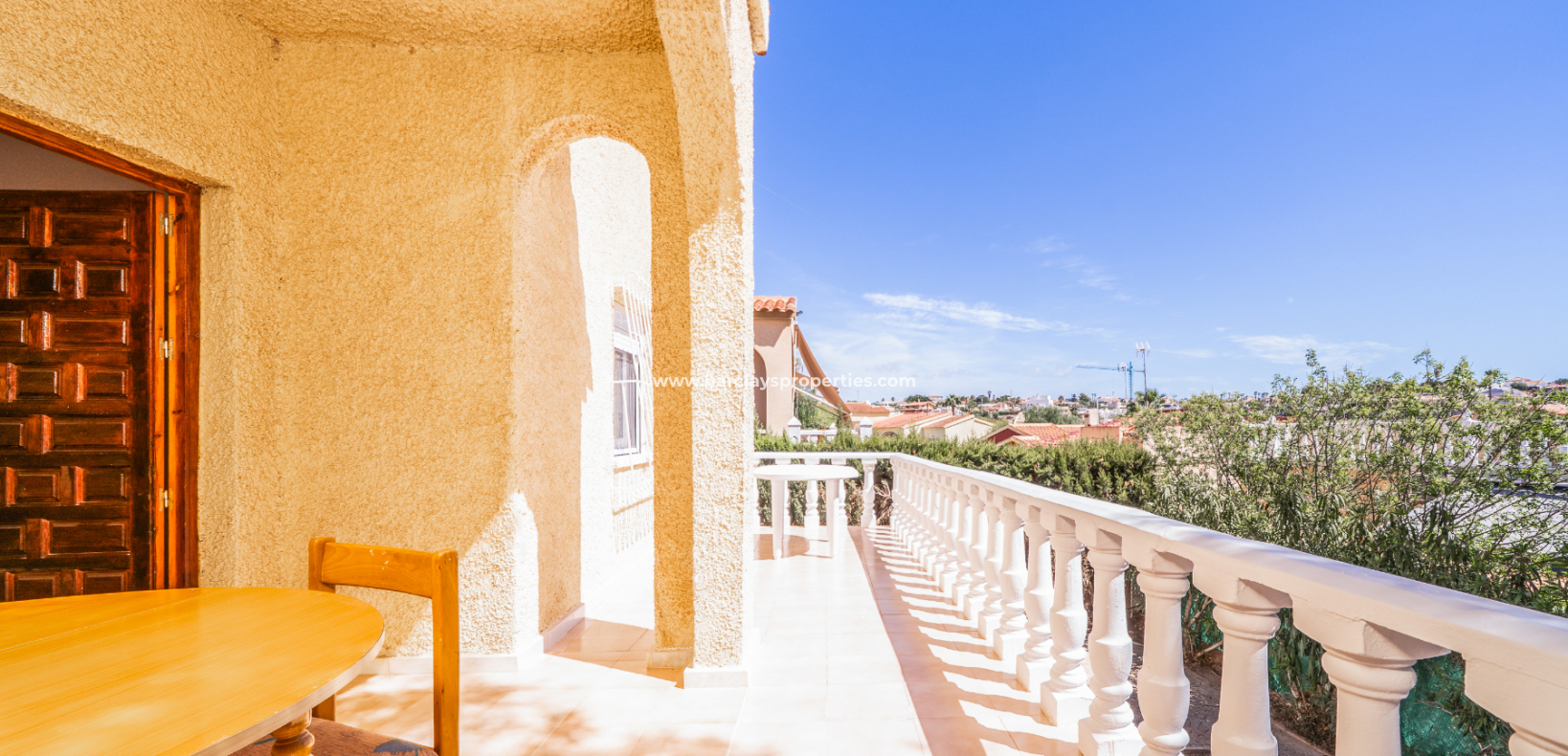 Resale - Freistendhe Villa - Urb. La Marina