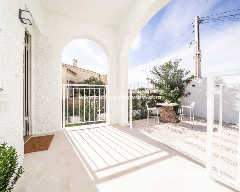 Resale - Freistendhe Villa - Urb. La Marina