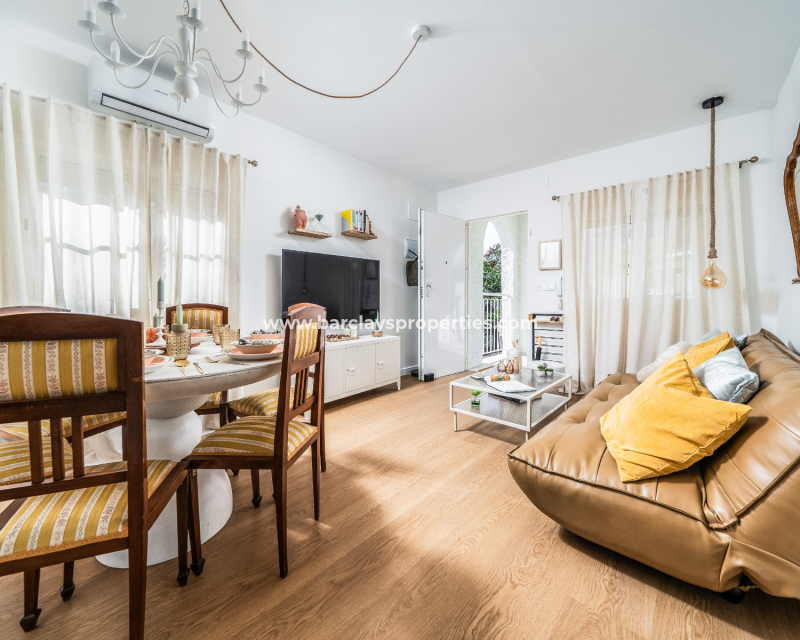 Resale - Freistendhe Villa - Urb. La Marina