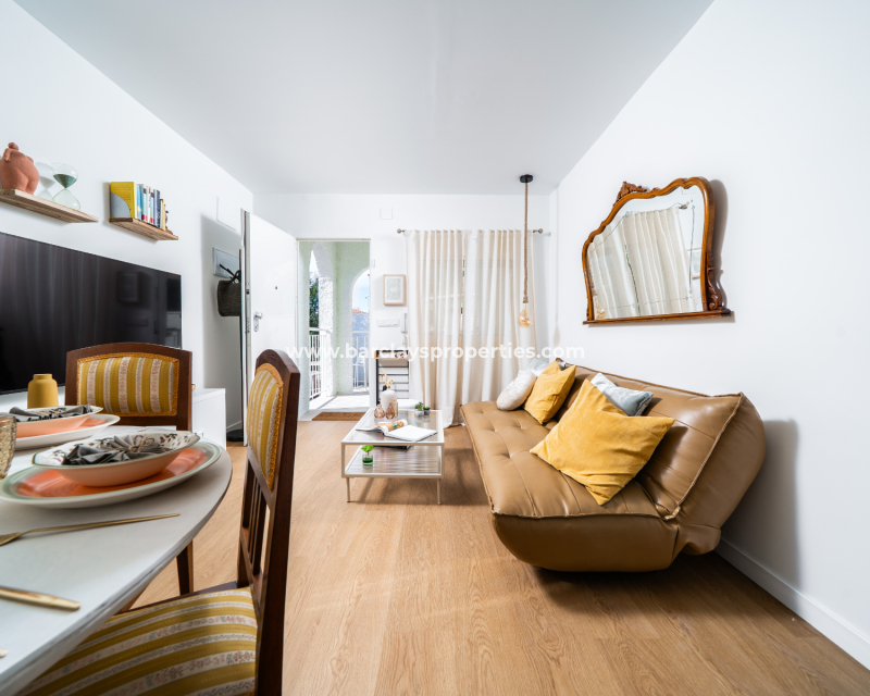 Resale - Freistendhe Villa - Urb. La Marina