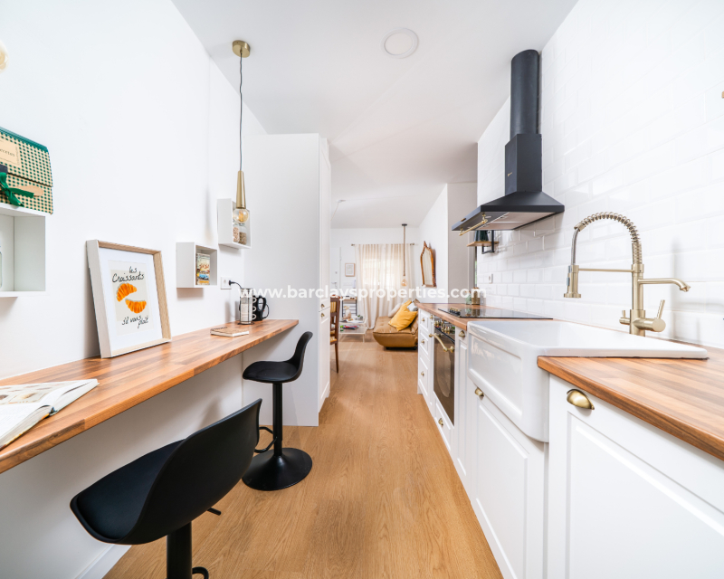 Resale - Freistendhe Villa - Urb. La Marina