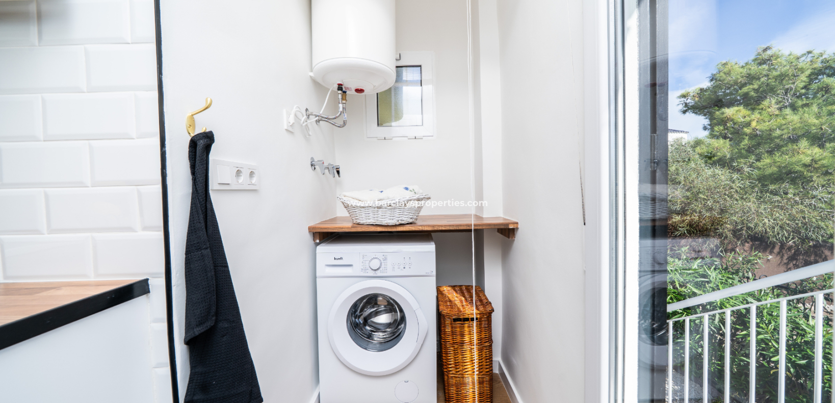 Resale - Freistendhe Villa - Urb. La Marina