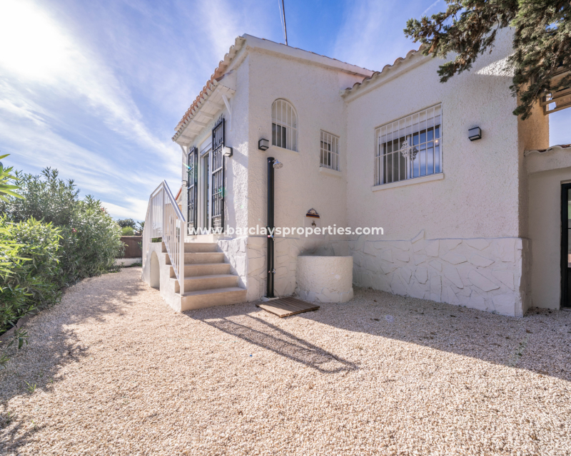 Resale - Freistendhe Villa - Urb. La Marina