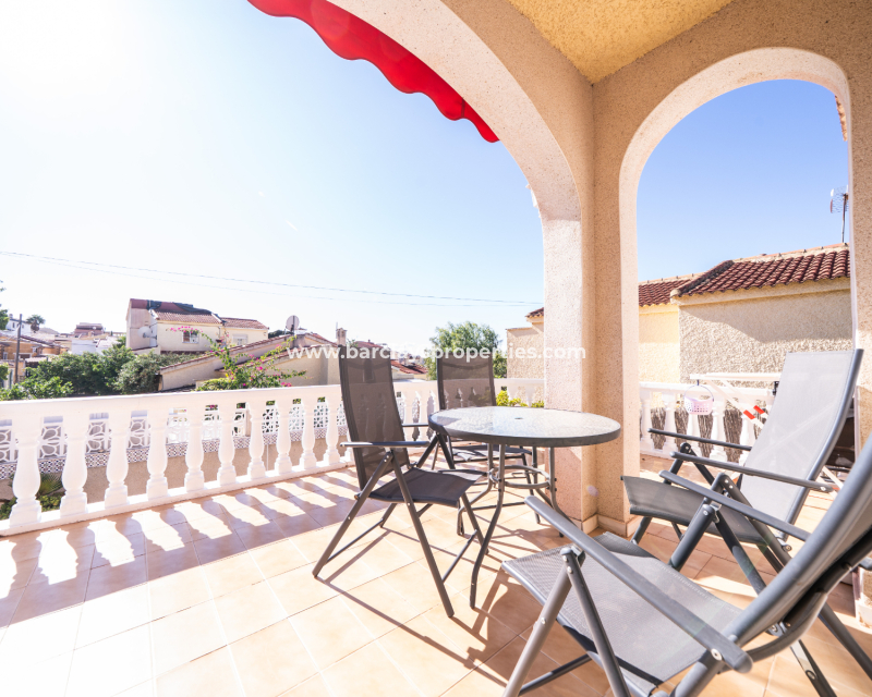 Resale - Freistendhe Villa - Urb. La Marina