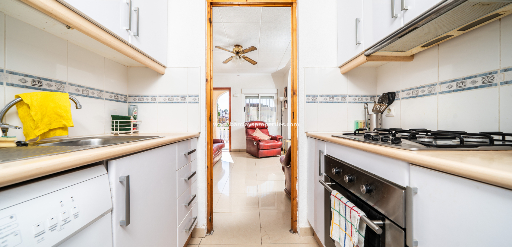 Resale - Freistendhe Villa - Urb. La Marina