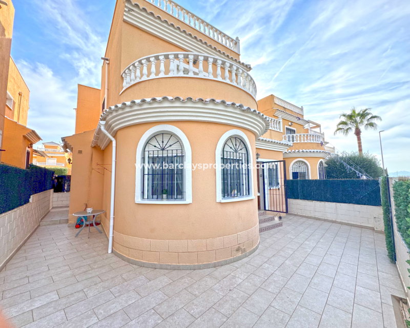Resale - Freistendhe Villa - Urb. La Marina