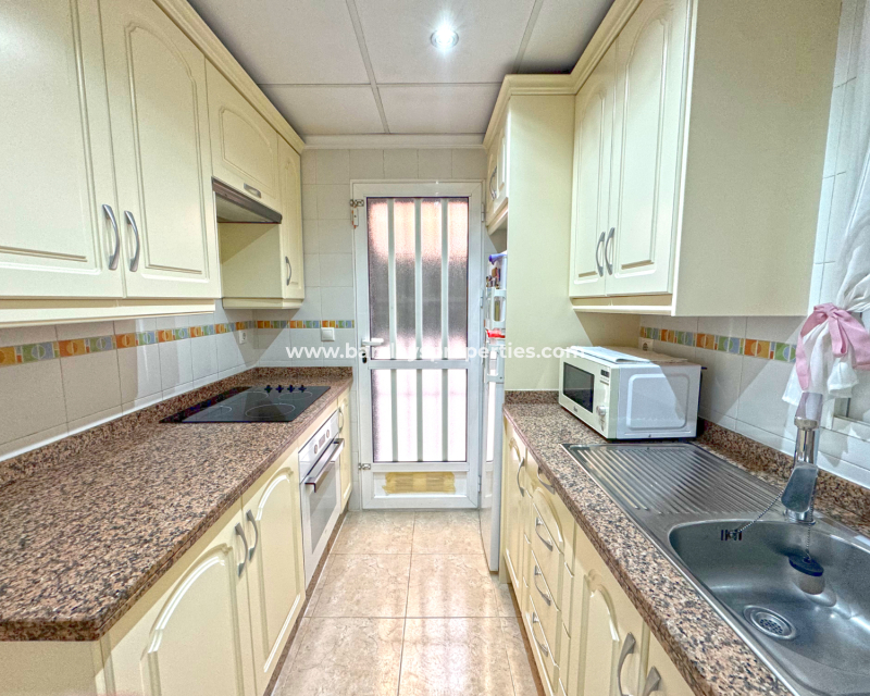 Resale - Freistendhe Villa - Urb. La Marina