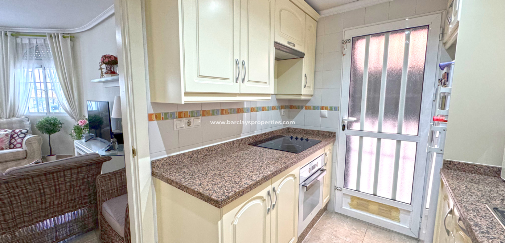 Resale - Freistendhe Villa - Urb. La Marina