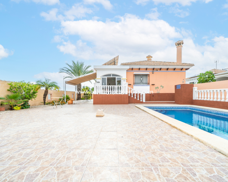 Resale - Freistendhe Villa - Urb. La Marina