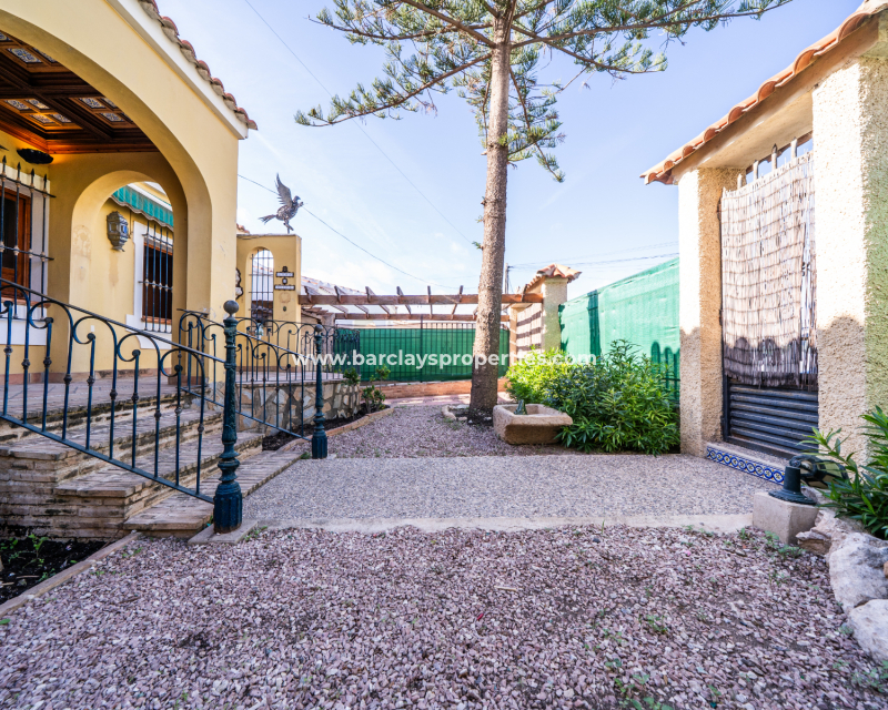 Resale - Freistendhe Villa - Urb. La Marina