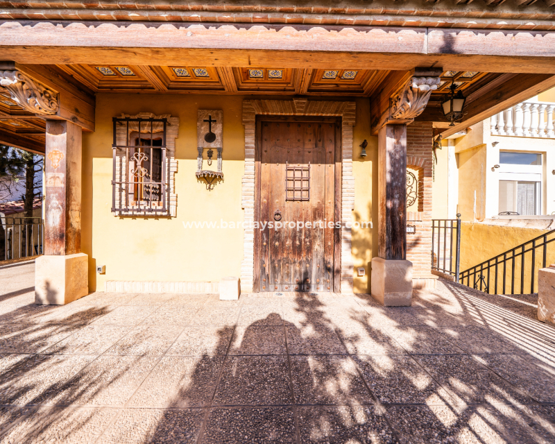 Resale - Freistendhe Villa - Urb. La Marina