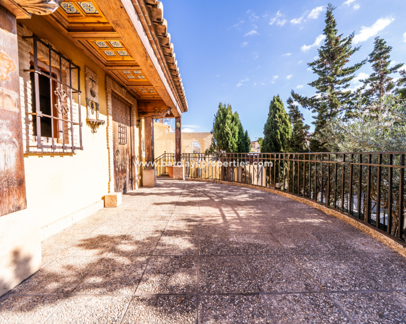 Resale - Freistendhe Villa - Urb. La Marina