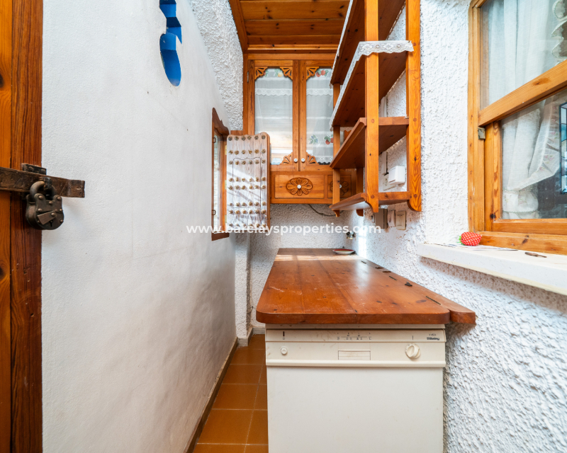 Resale - Freistendhe Villa - Urb. La Marina