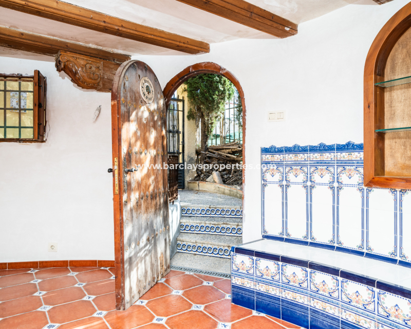 Resale - Freistendhe Villa - Urb. La Marina