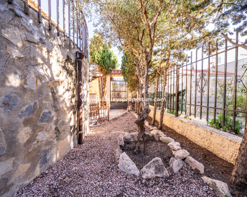 Resale - Freistendhe Villa - Urb. La Marina