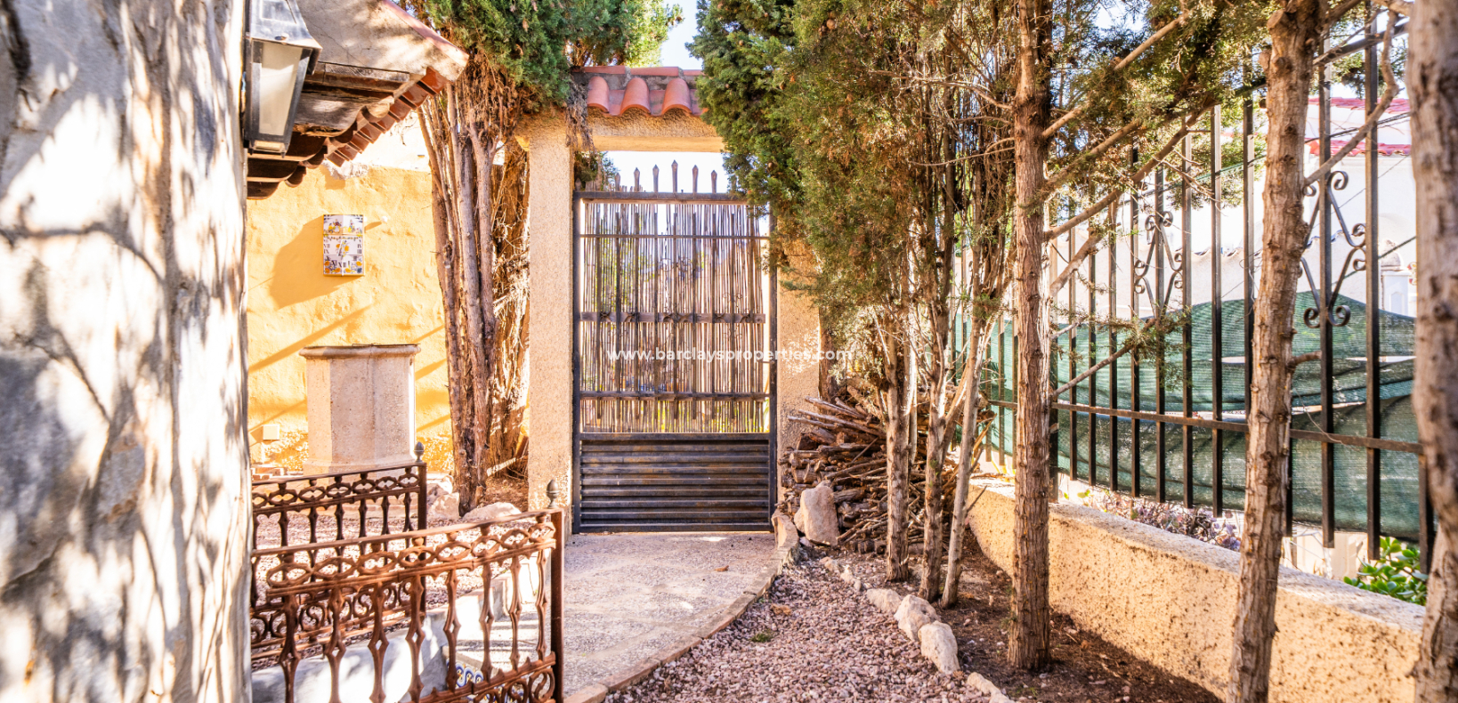 Resale - Freistendhe Villa - Urb. La Marina