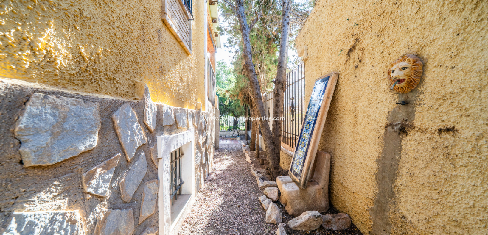 Resale - Freistendhe Villa - Urb. La Marina