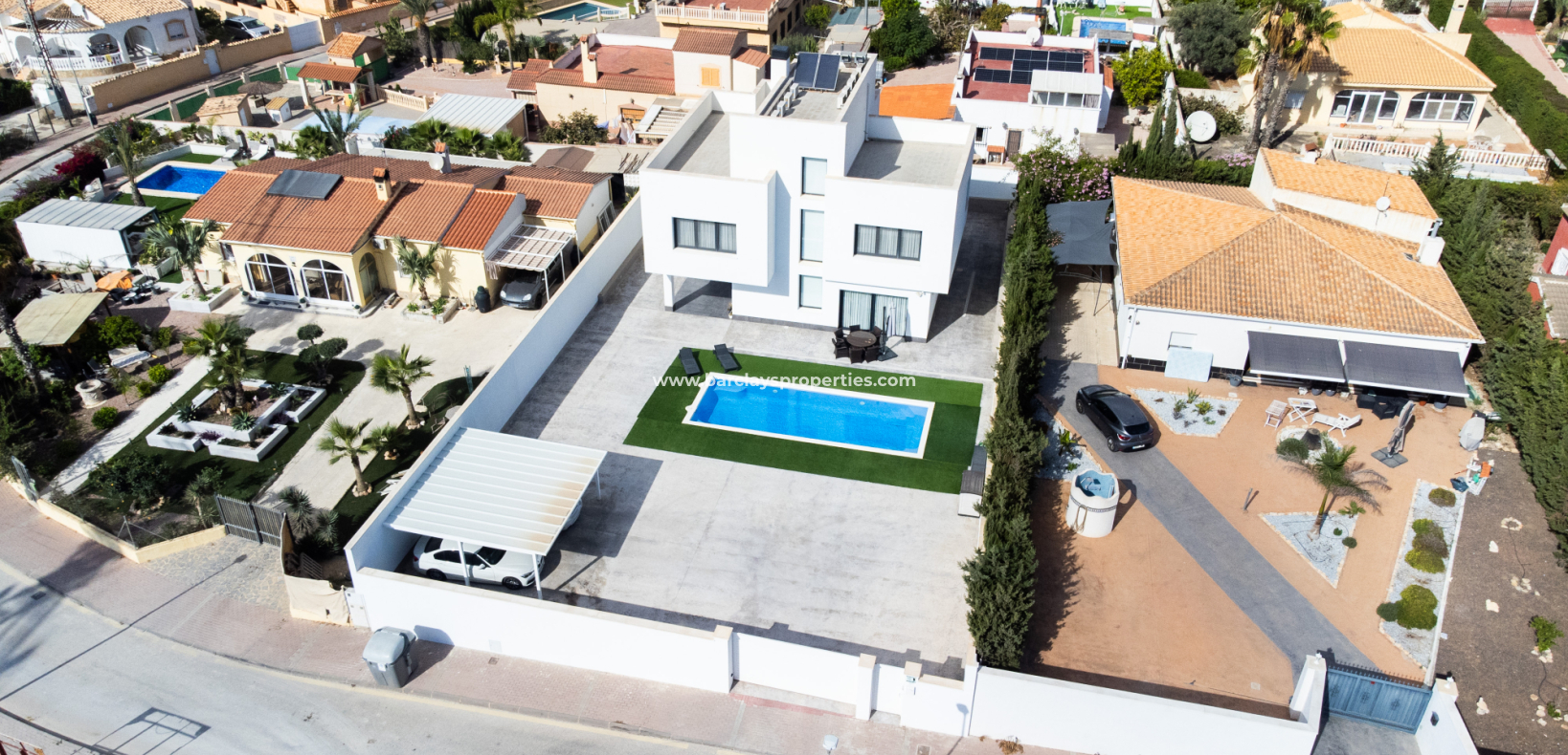 Resale - Freistendhe Villa - Urb. La Marina