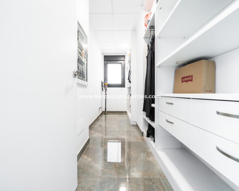 Resale - Freistendhe Villa - Urb. La Marina