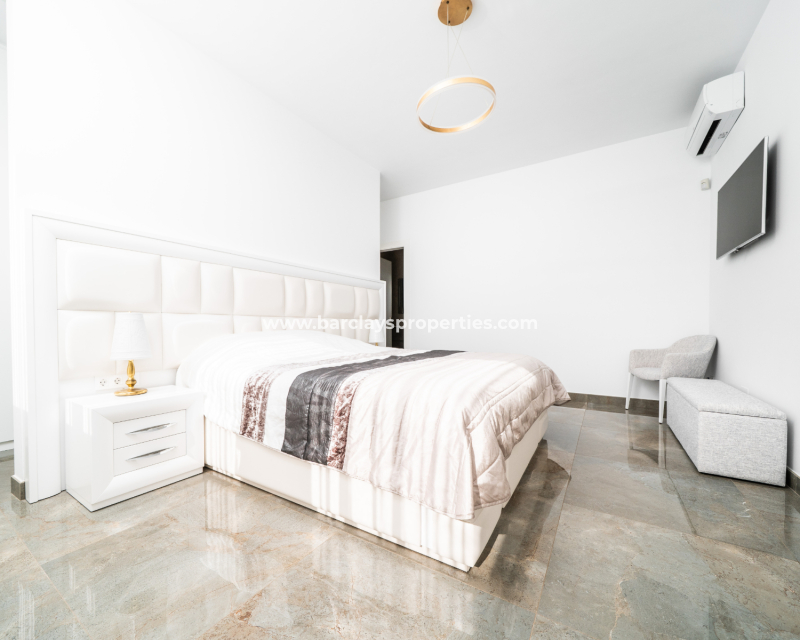 Resale - Freistendhe Villa - Urb. La Marina