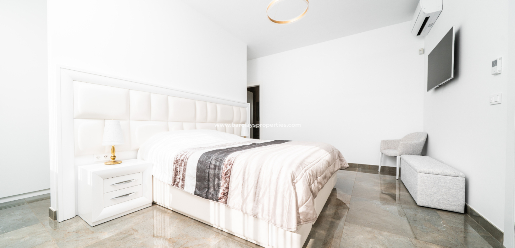 Resale - Freistendhe Villa - Urb. La Marina