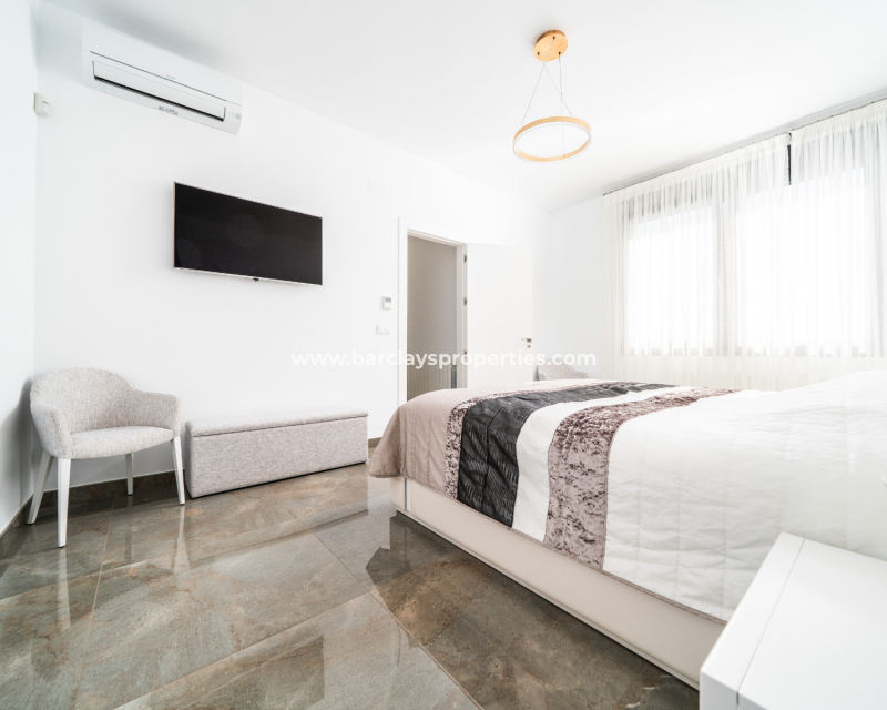 Resale - Freistendhe Villa - Urb. La Marina