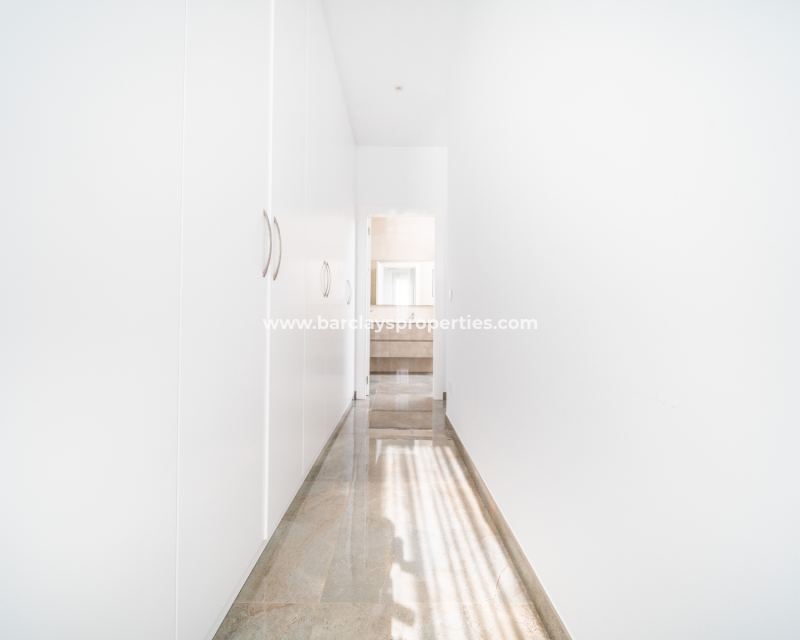 Resale - Freistendhe Villa - Urb. La Marina