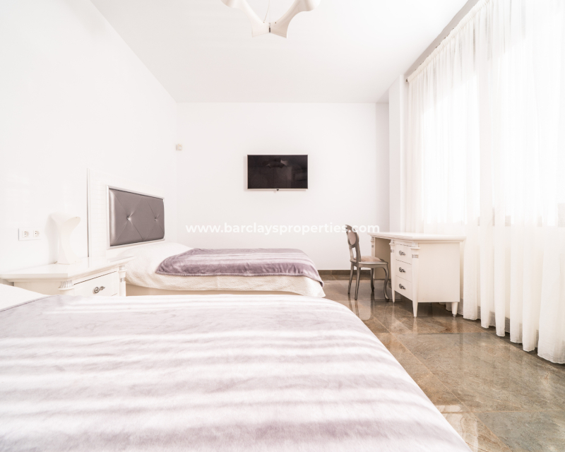 Resale - Freistendhe Villa - Urb. La Marina