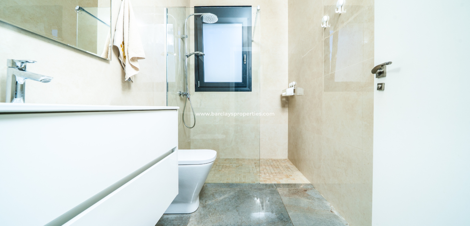 Resale - Freistendhe Villa - Urb. La Marina