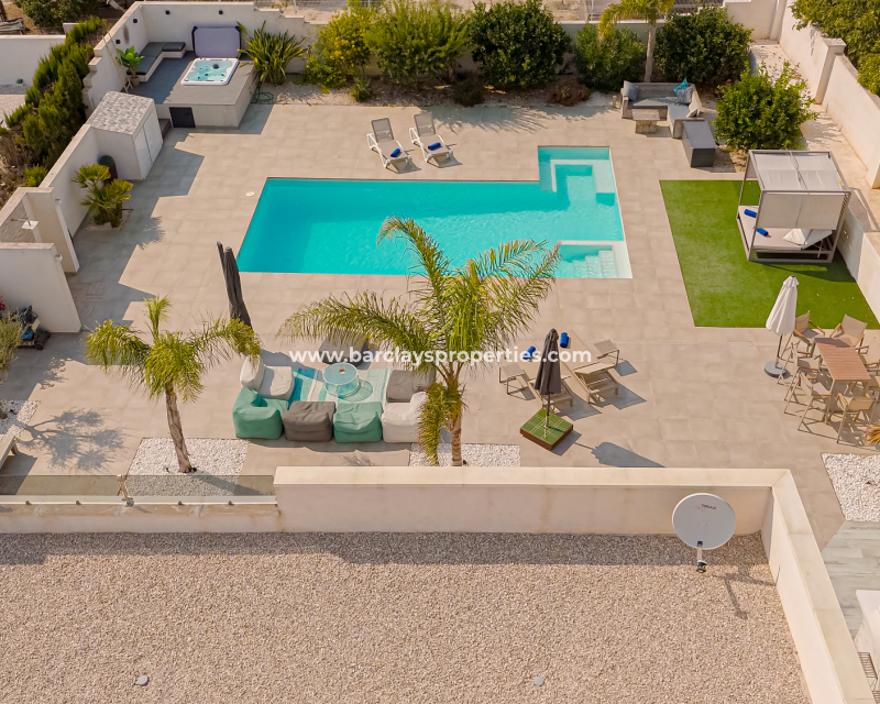 Resale - Freistendhe Villa - Urb. La Marina