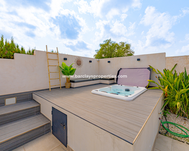 Resale - Freistendhe Villa - Urb. La Marina