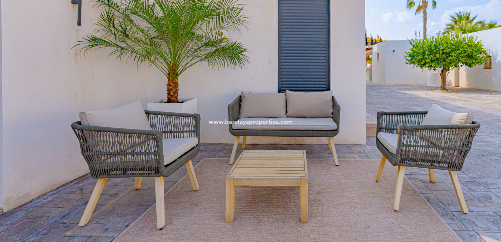 Resale - Freistendhe Villa - Urb. La Marina