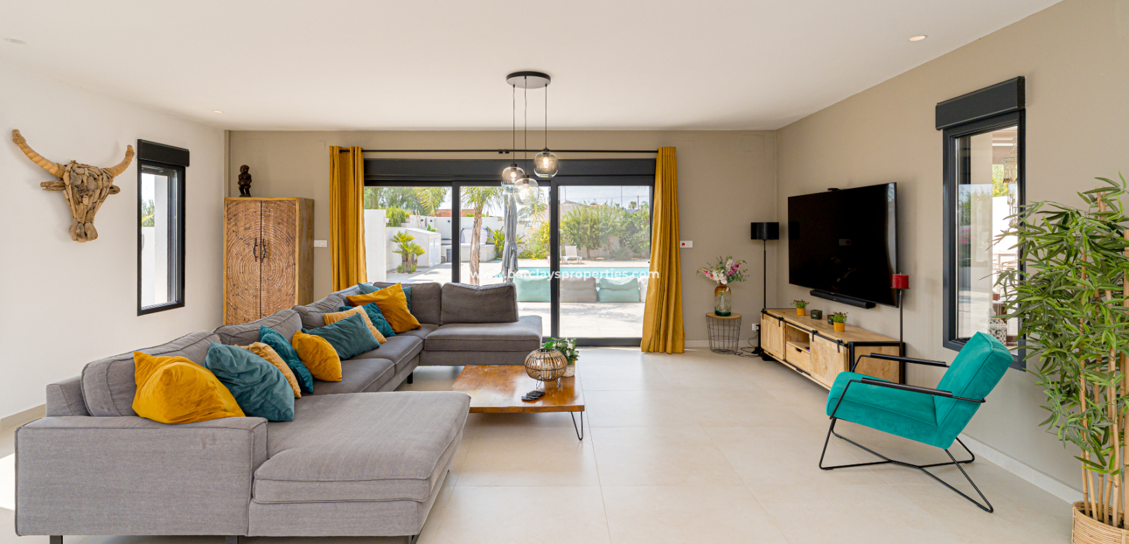 Resale - Freistendhe Villa - Urb. La Marina