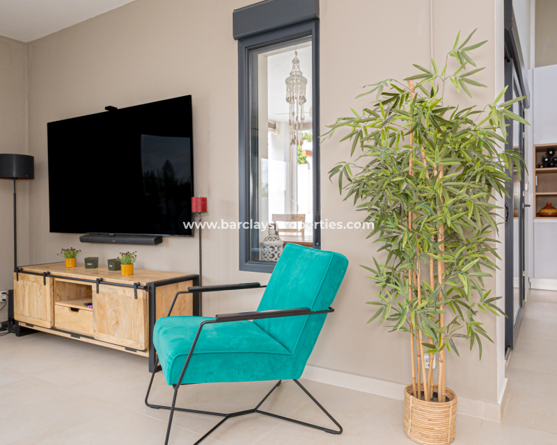 Resale - Freistendhe Villa - Urb. La Marina