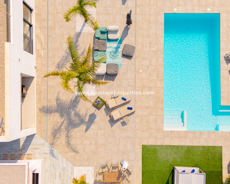 Resale - Freistendhe Villa - Urb. La Marina