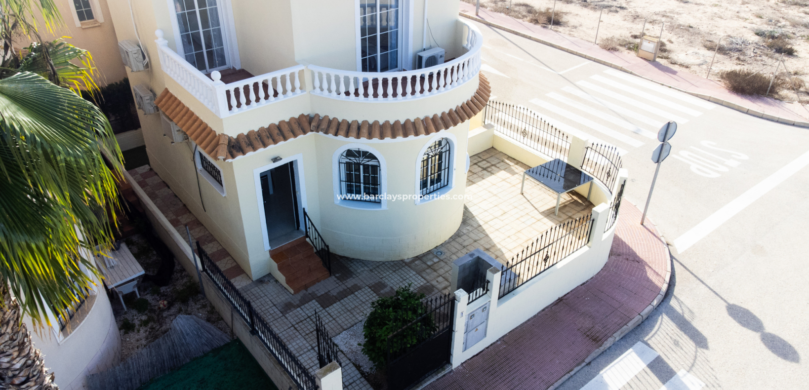 Resale - Freistendhe Villa - Urb. La Marina