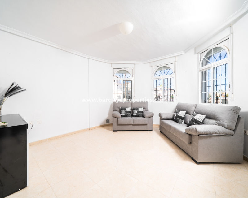 Resale - Freistendhe Villa - Urb. La Marina