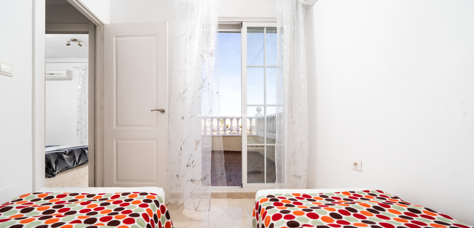 Resale - Freistendhe Villa - Urb. La Marina