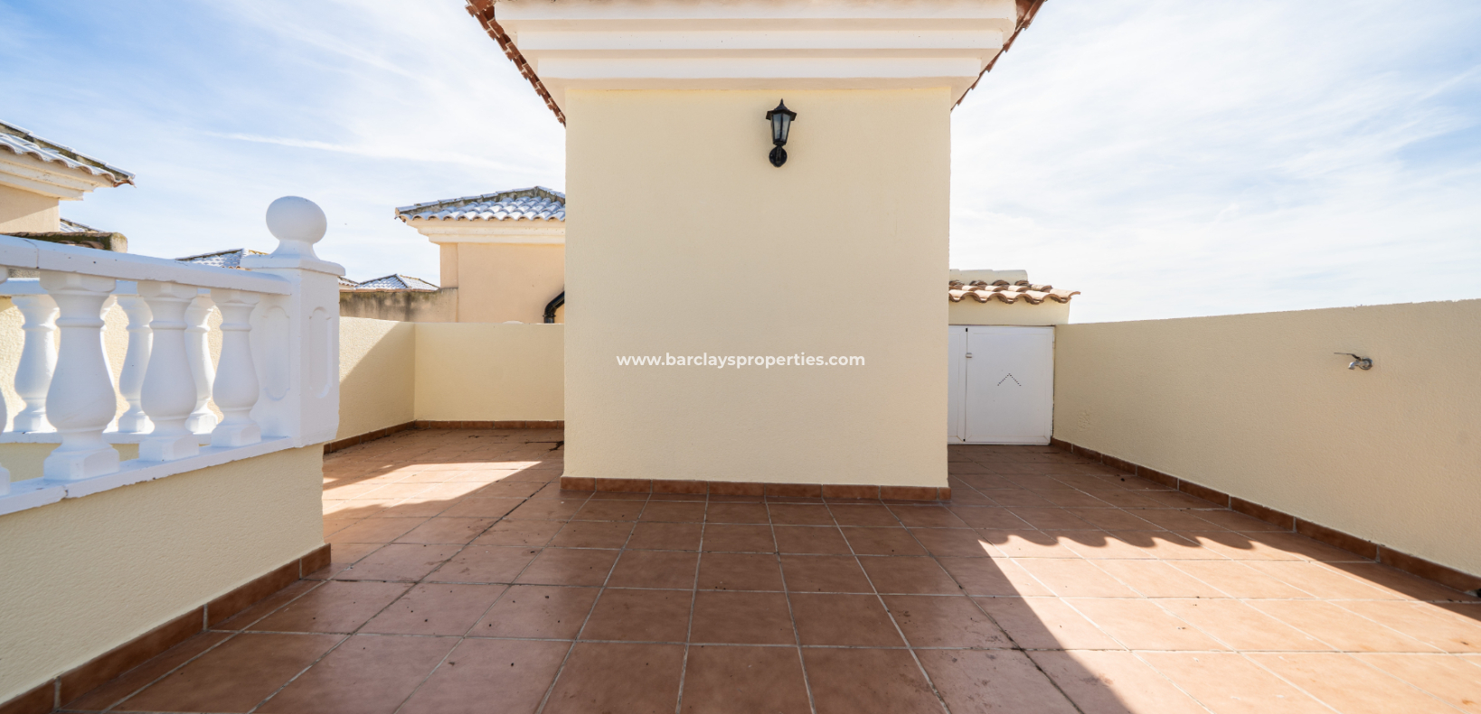 Resale - Freistendhe Villa - Urb. La Marina