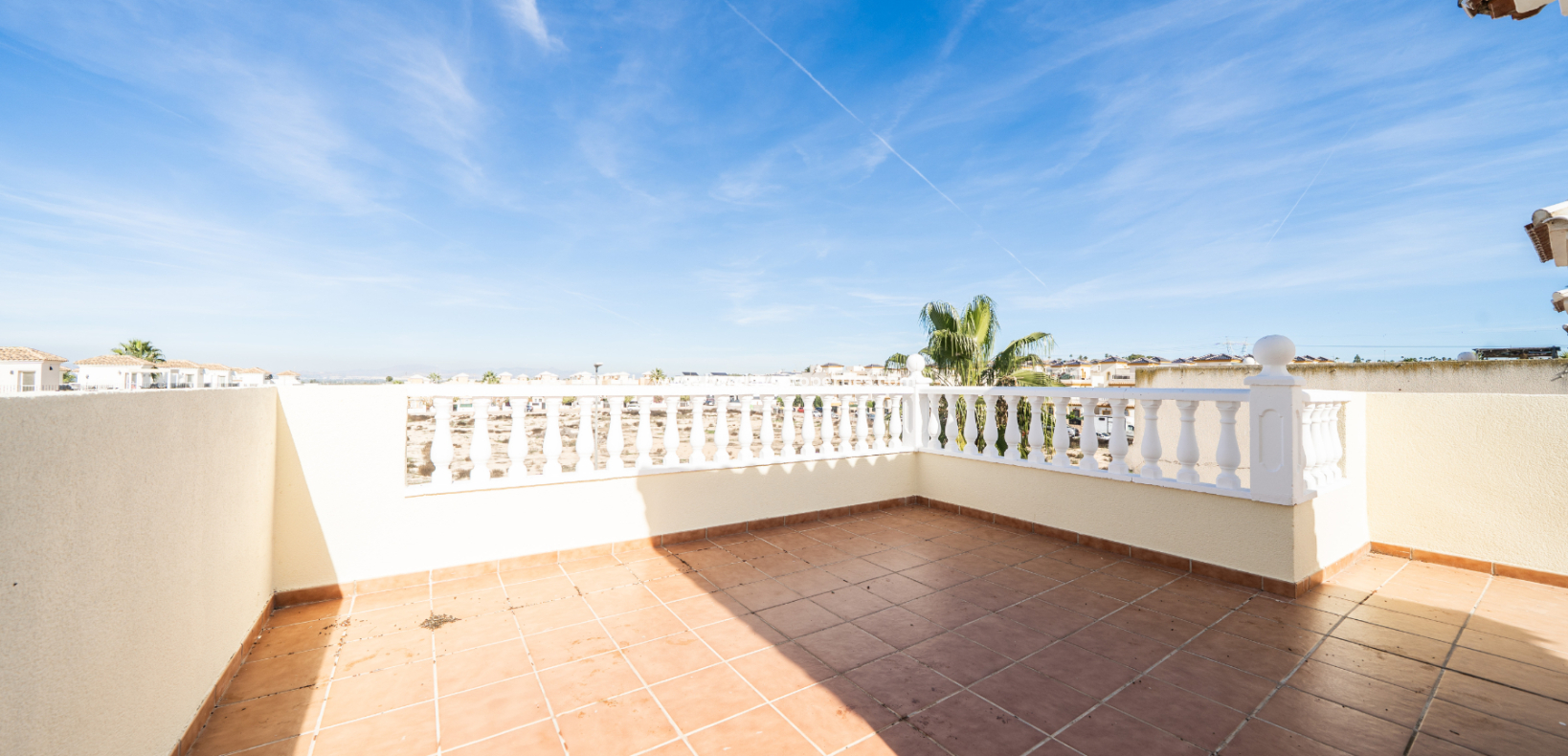 Resale - Freistendhe Villa - Urb. La Marina