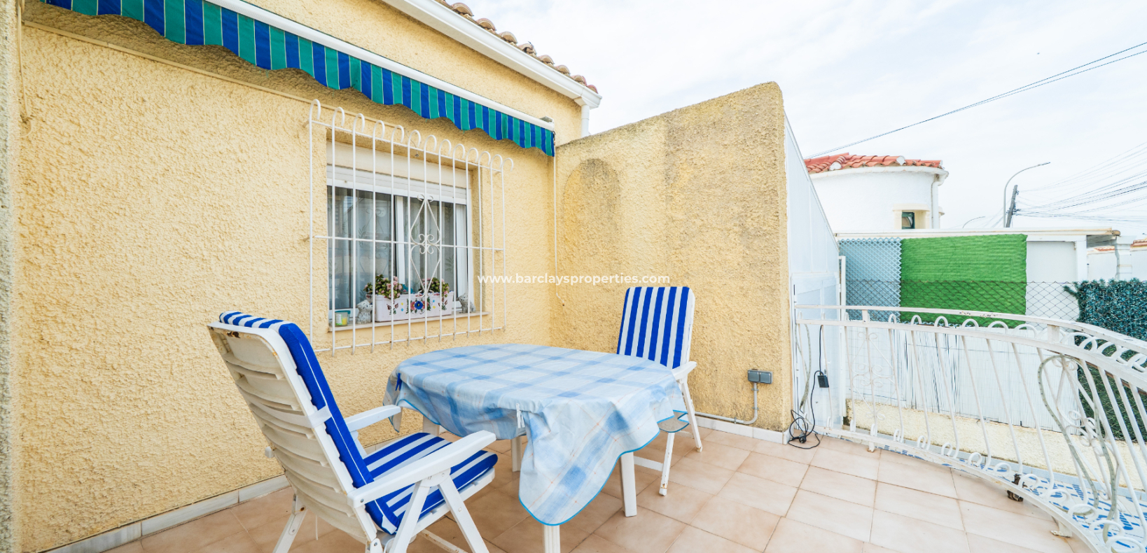Resale - Freistendhe Villa - Urb. La Marina