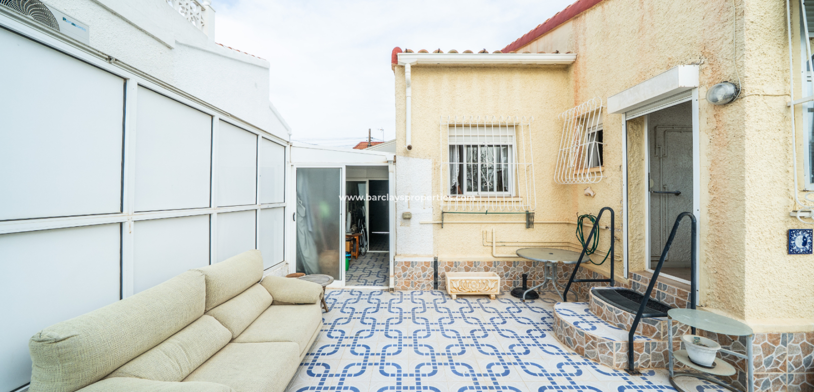 Resale - Freistendhe Villa - Urb. La Marina